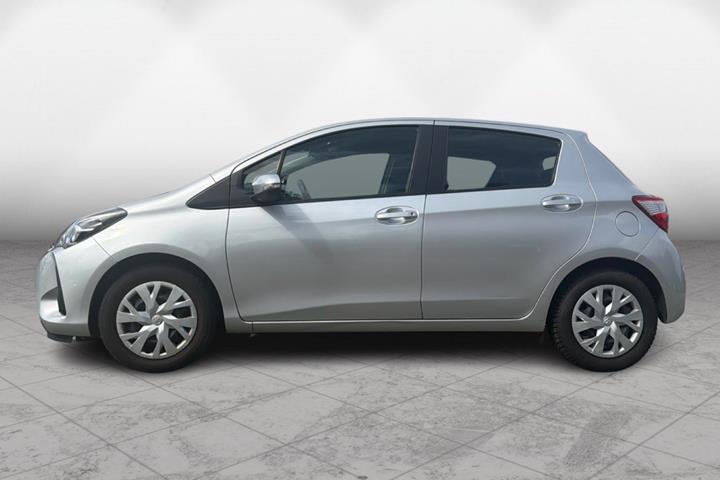 Sølv Toyota Yaris fra 2019