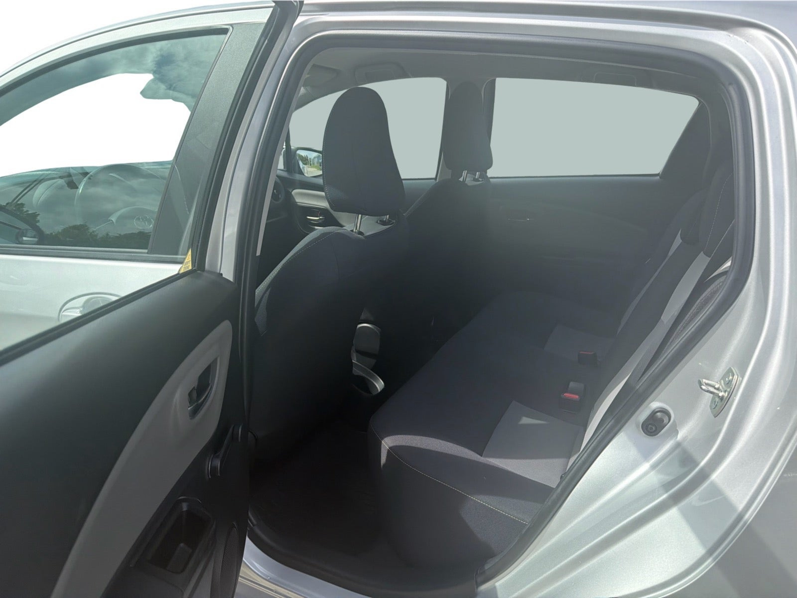 Sølv Toyota Yaris fra 2019