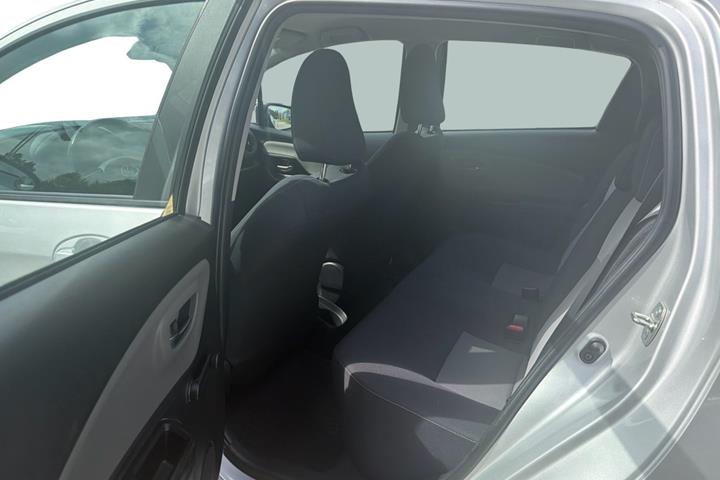Sølv Toyota Yaris fra 2019