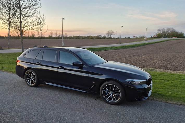 Sort BMW 530e fra 2021