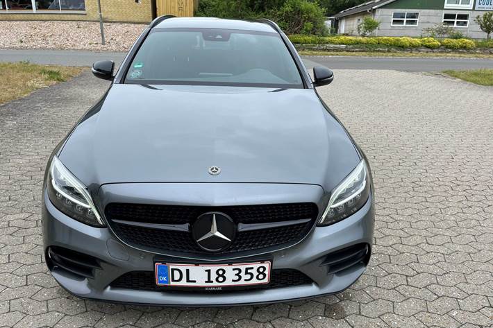 Grå Mercedes C200 fra 2020
