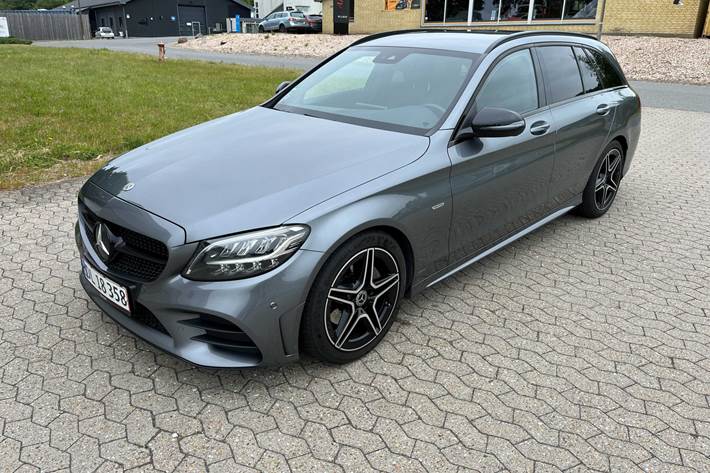 Grå Mercedes C200 fra 2020