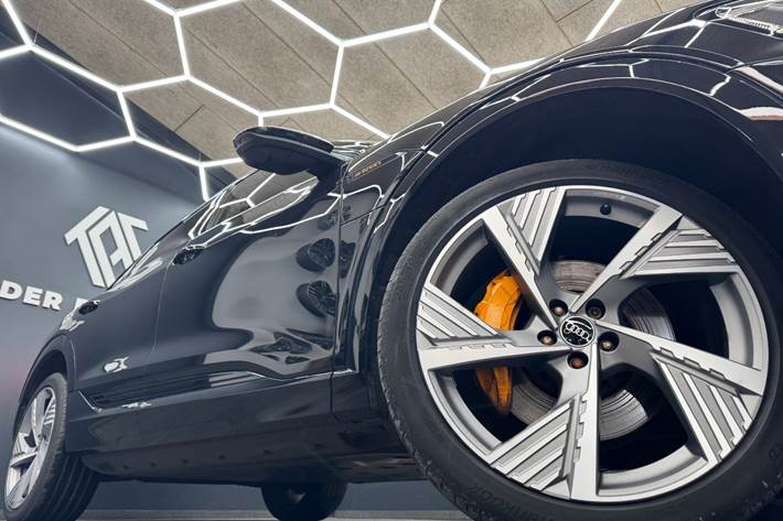 Sort Audi e-tron fra 2022