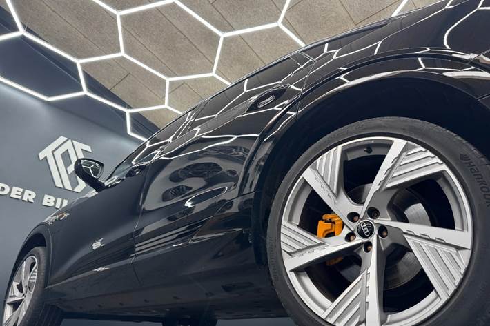 Sort Audi e-tron fra 2022