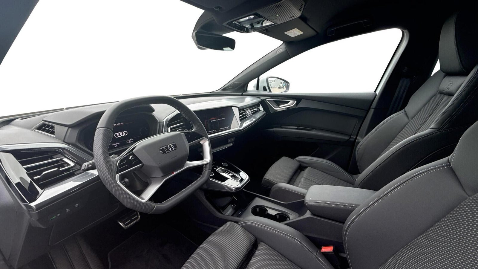 Hvid Audi Q4 e-tron fra 2024