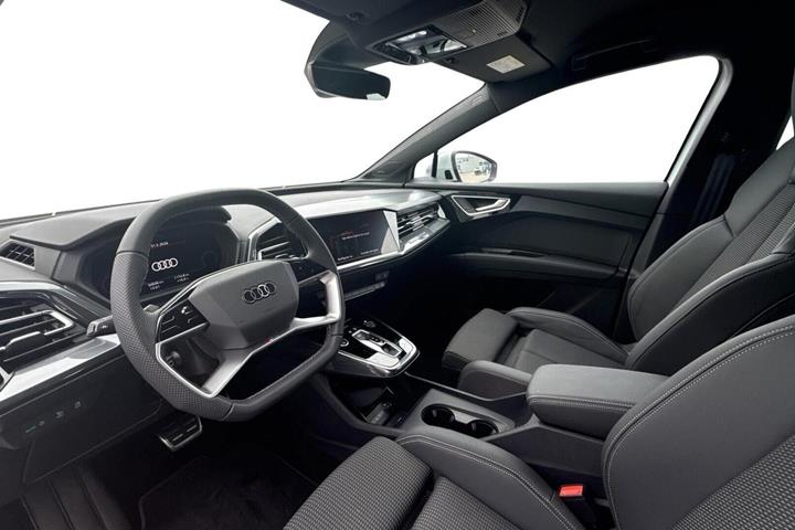 Hvid Audi Q4 e-tron fra 2024