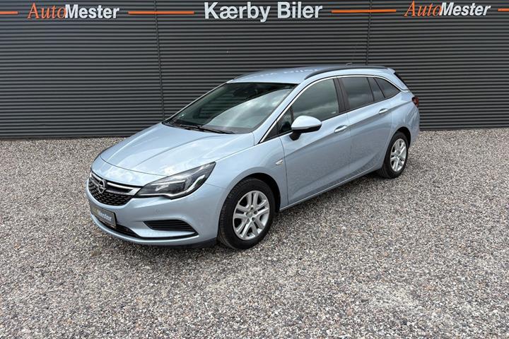 Blå Opel Astra fra 2018 set udefra