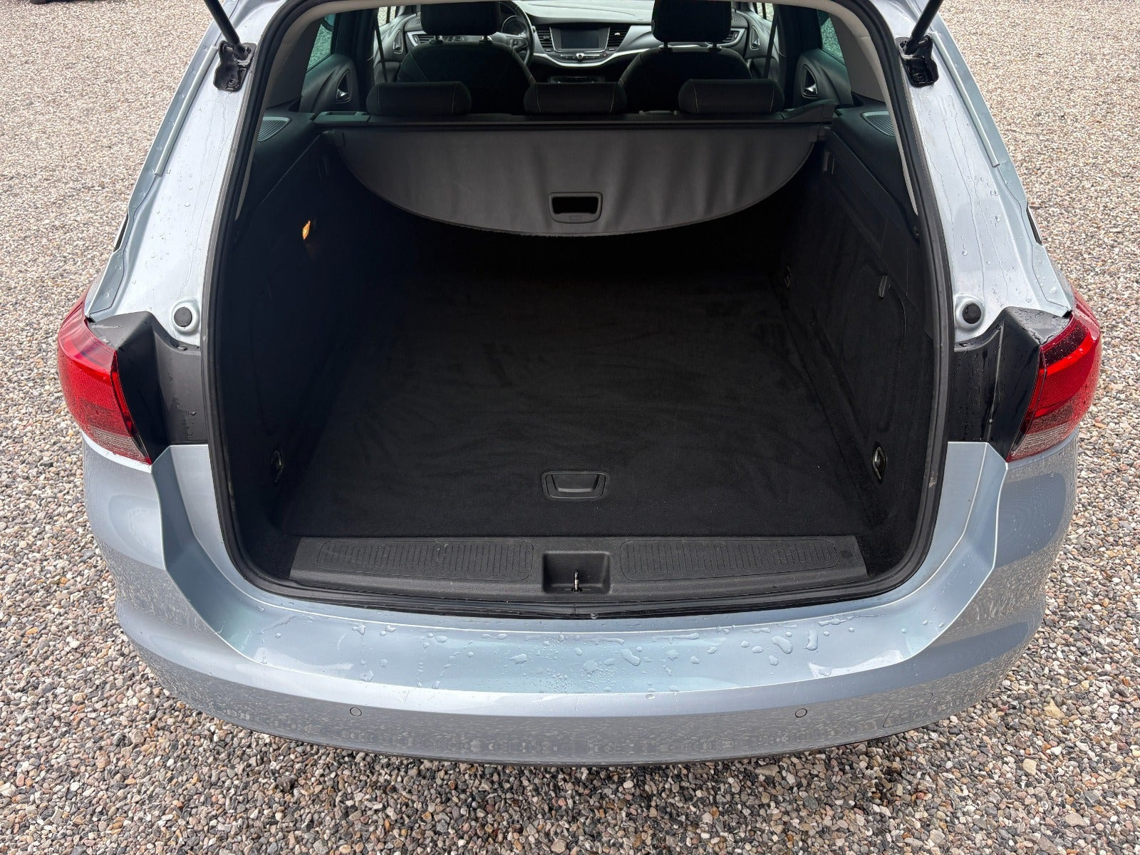 Blå Opel Astra fra 2018