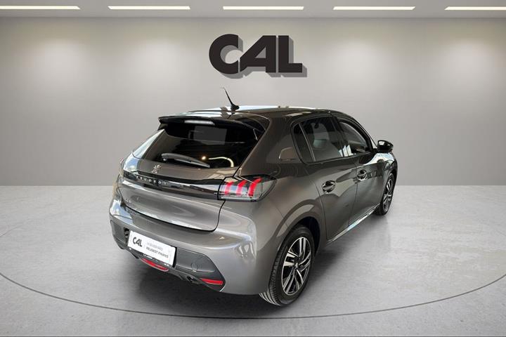 Grå Peugeot 208 fra 2023