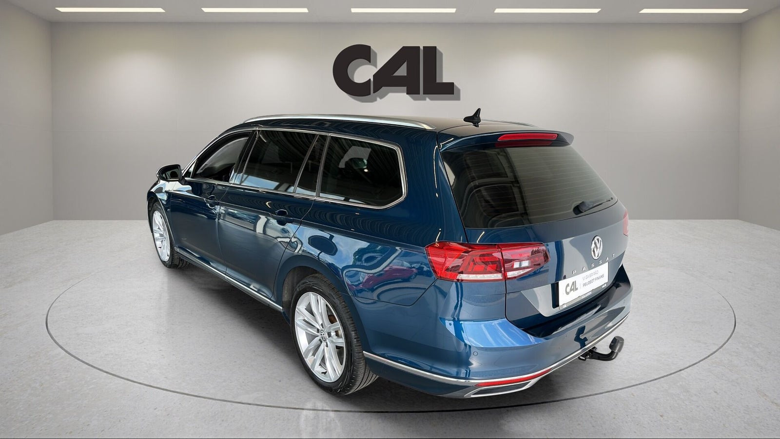 Blå VW Passat fra 2019