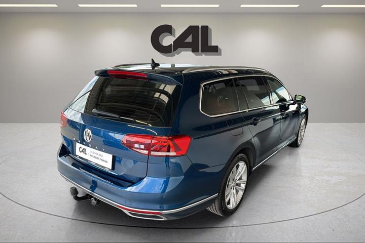 Blå VW Passat fra 2019