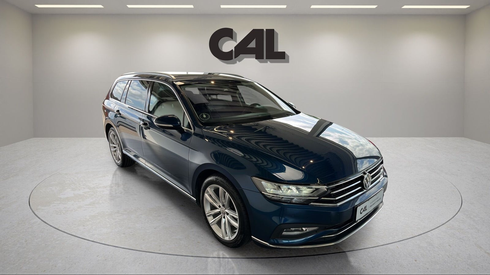 Blå VW Passat fra 2019