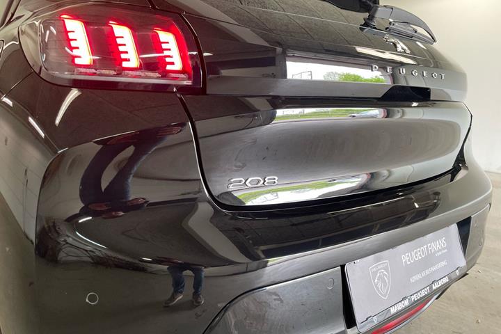 Sort Peugeot 208 fra 2022