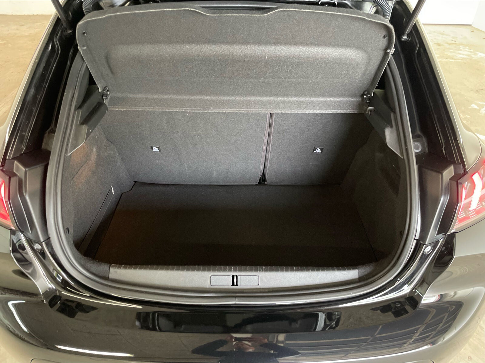 Sort Peugeot 208 fra 2022