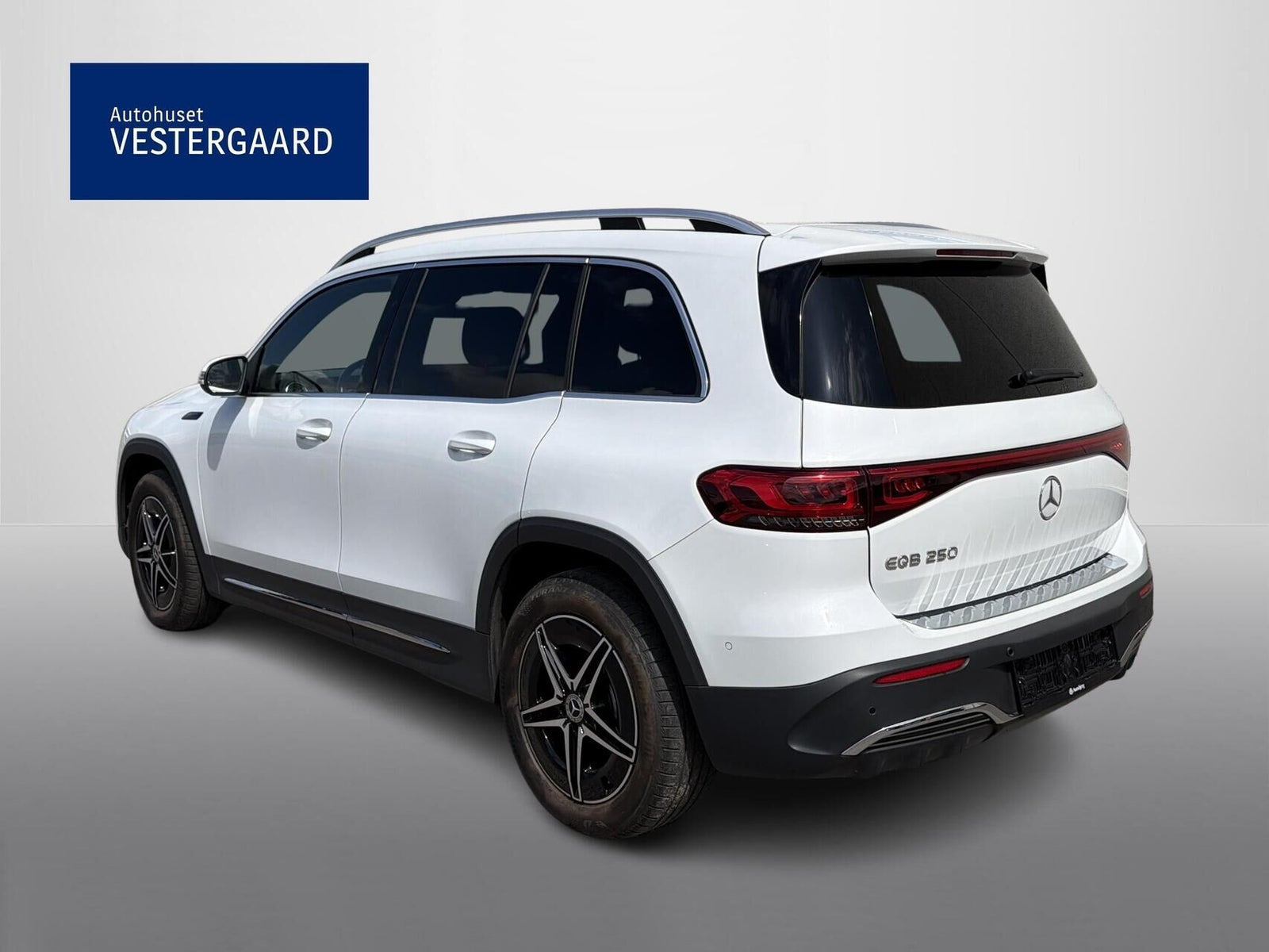Hvid Mercedes EQB250 fra 2022