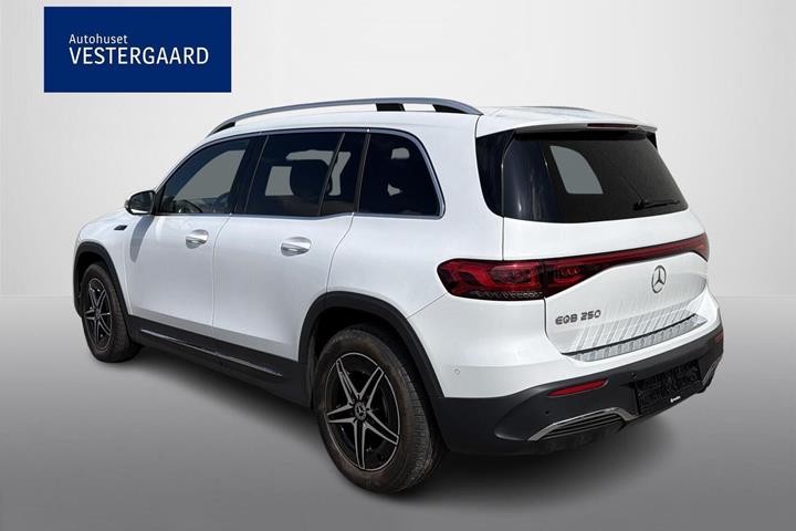 Hvid Mercedes EQB250 fra 2022