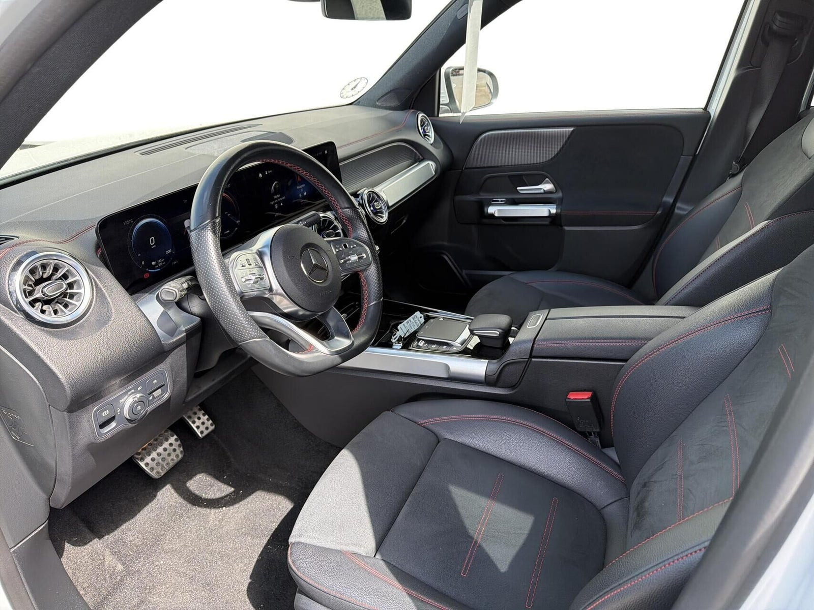 Hvid Mercedes EQB250 fra 2022