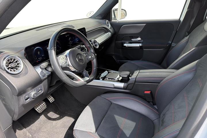 Hvid Mercedes EQB250 fra 2022