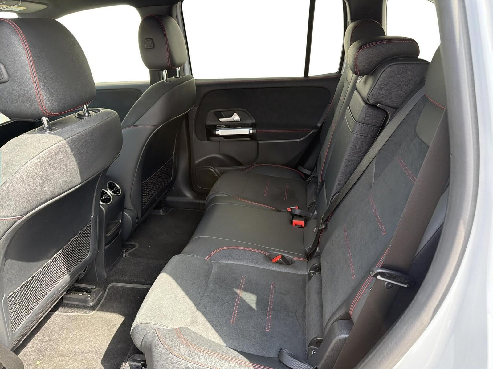 Hvid Mercedes EQB250 fra 2022