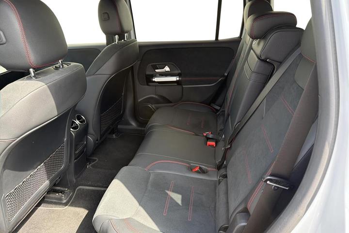 Hvid Mercedes EQB250 fra 2022