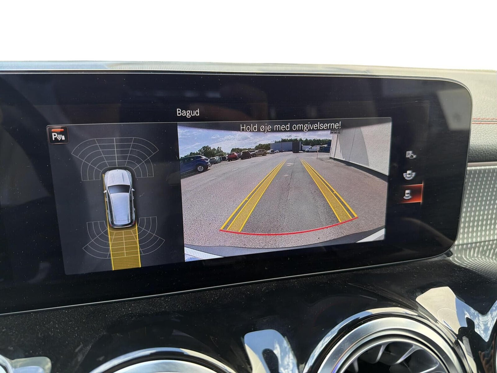 Hvid Mercedes EQB250 fra 2022