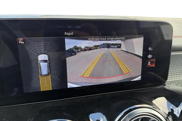 Hvid Mercedes EQB250 fra 2022