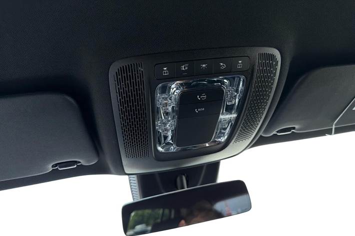 Hvid Mercedes EQB250 fra 2022