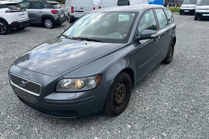 Grå Volvo V50 fra 2006