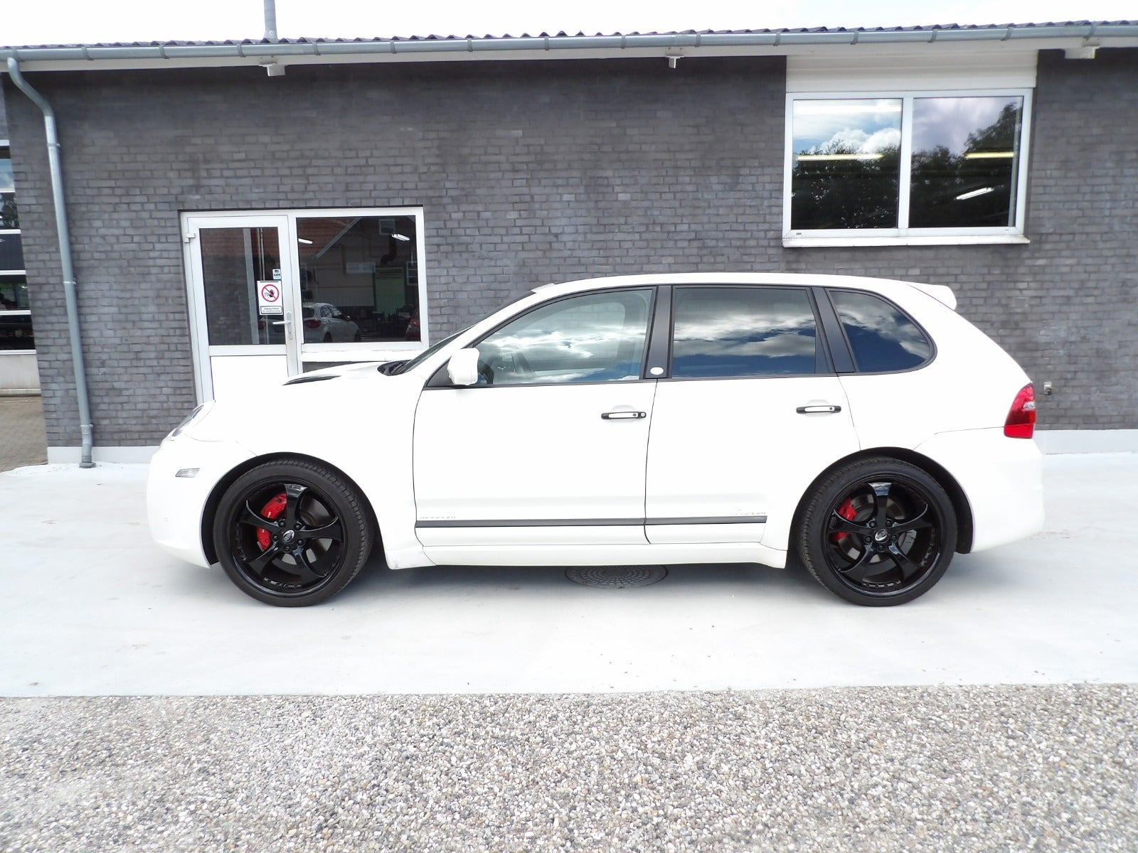 Hvid Porsche Cayenne Turbo fra 2008