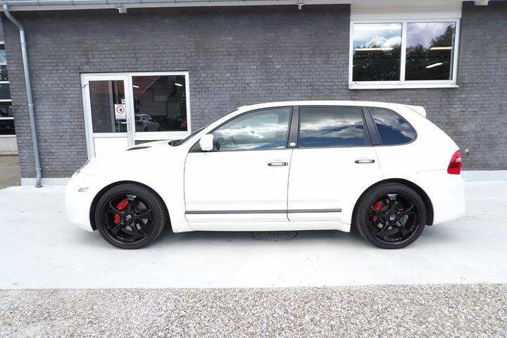 Hvid Porsche Cayenne Turbo fra 2008