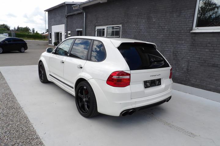 Hvid Porsche Cayenne Turbo fra 2008