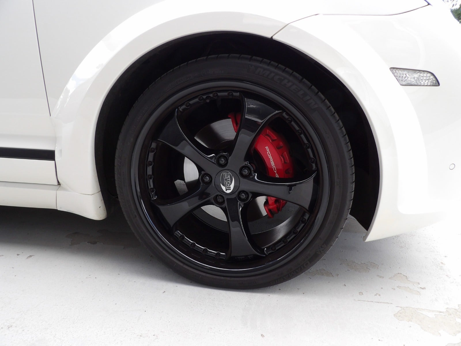 Hvid Porsche Cayenne Turbo fra 2008