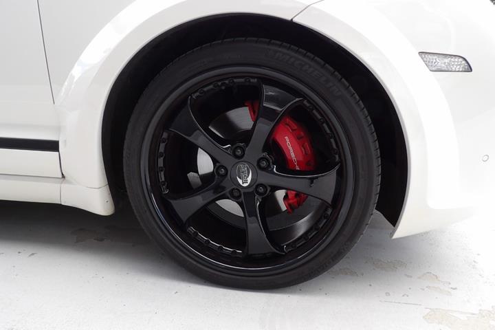 Hvid Porsche Cayenne Turbo fra 2008