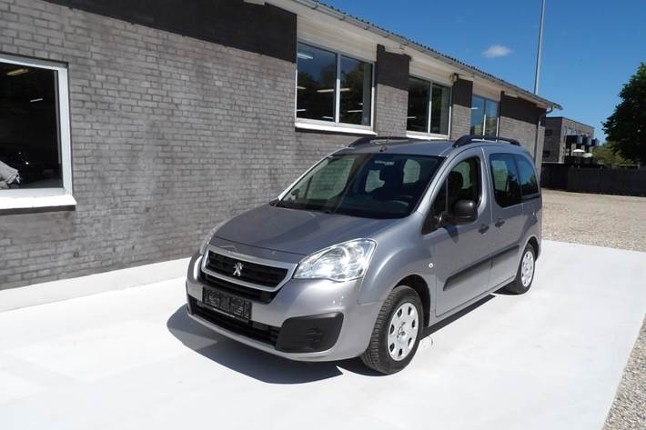 Grå Peugeot Partner Tepee fra 2017