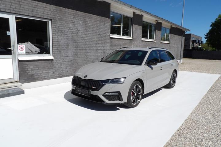 Grå Skoda Octavia fra 2021