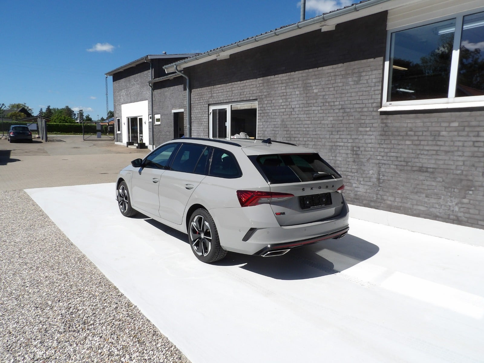 Grå Skoda Octavia fra 2021