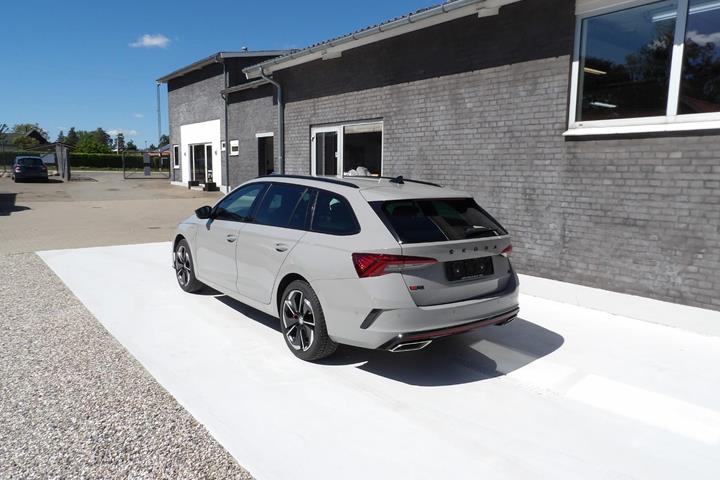 Grå Skoda Octavia fra 2021