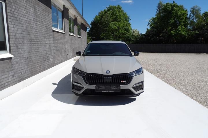 Grå Skoda Octavia fra 2021