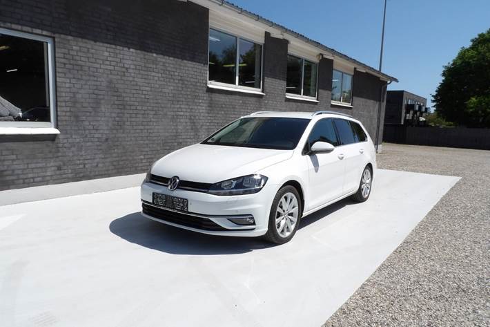 Hvid VW Golf VII fra 2020
