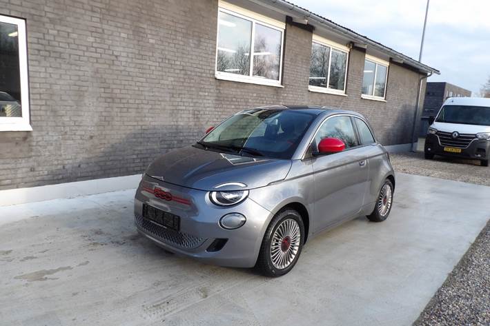 Grå Fiat 500e fra 2023