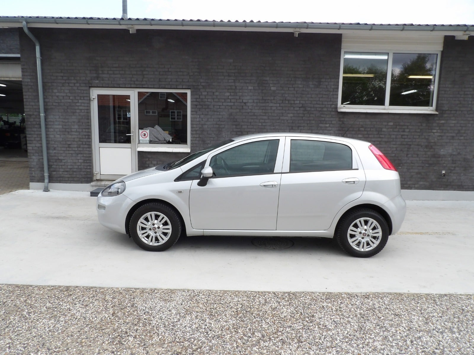 Sølv Fiat Punto fra 2015