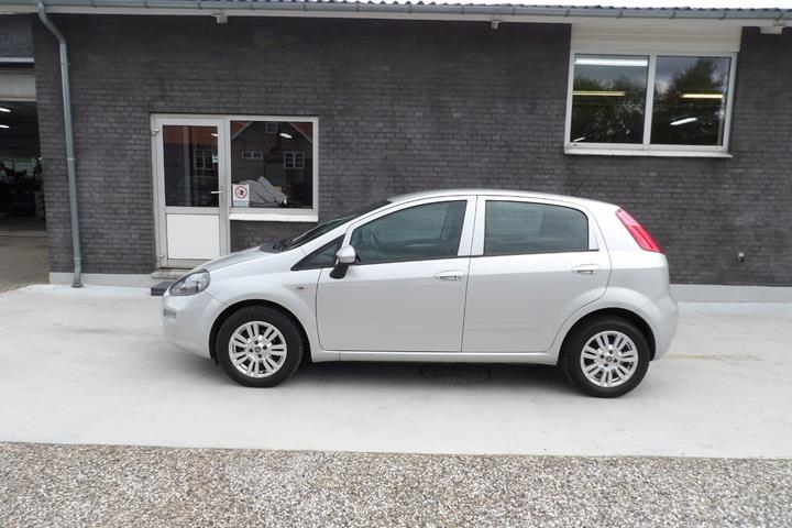 Sølv Fiat Punto fra 2015