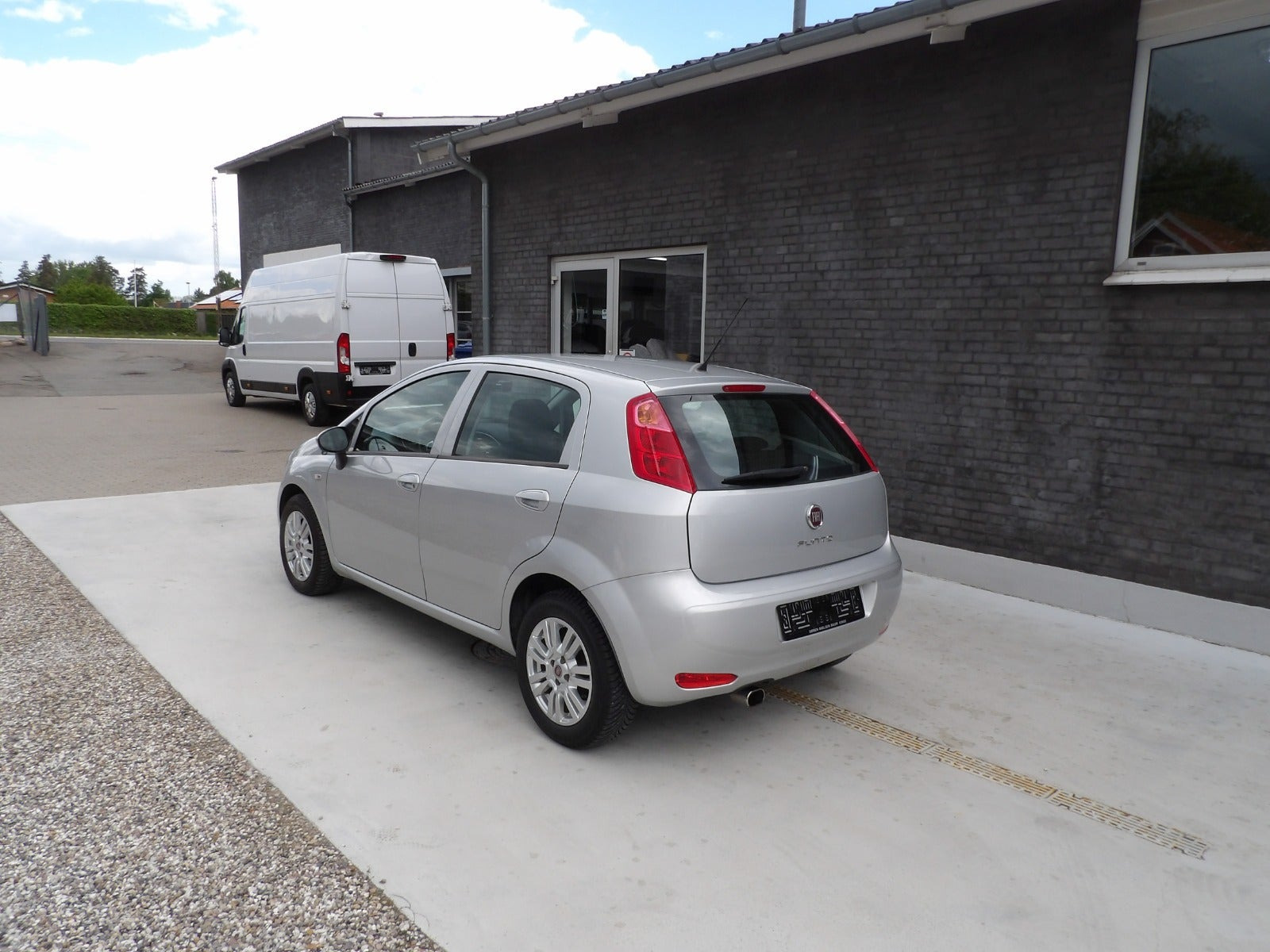 Sølv Fiat Punto fra 2015