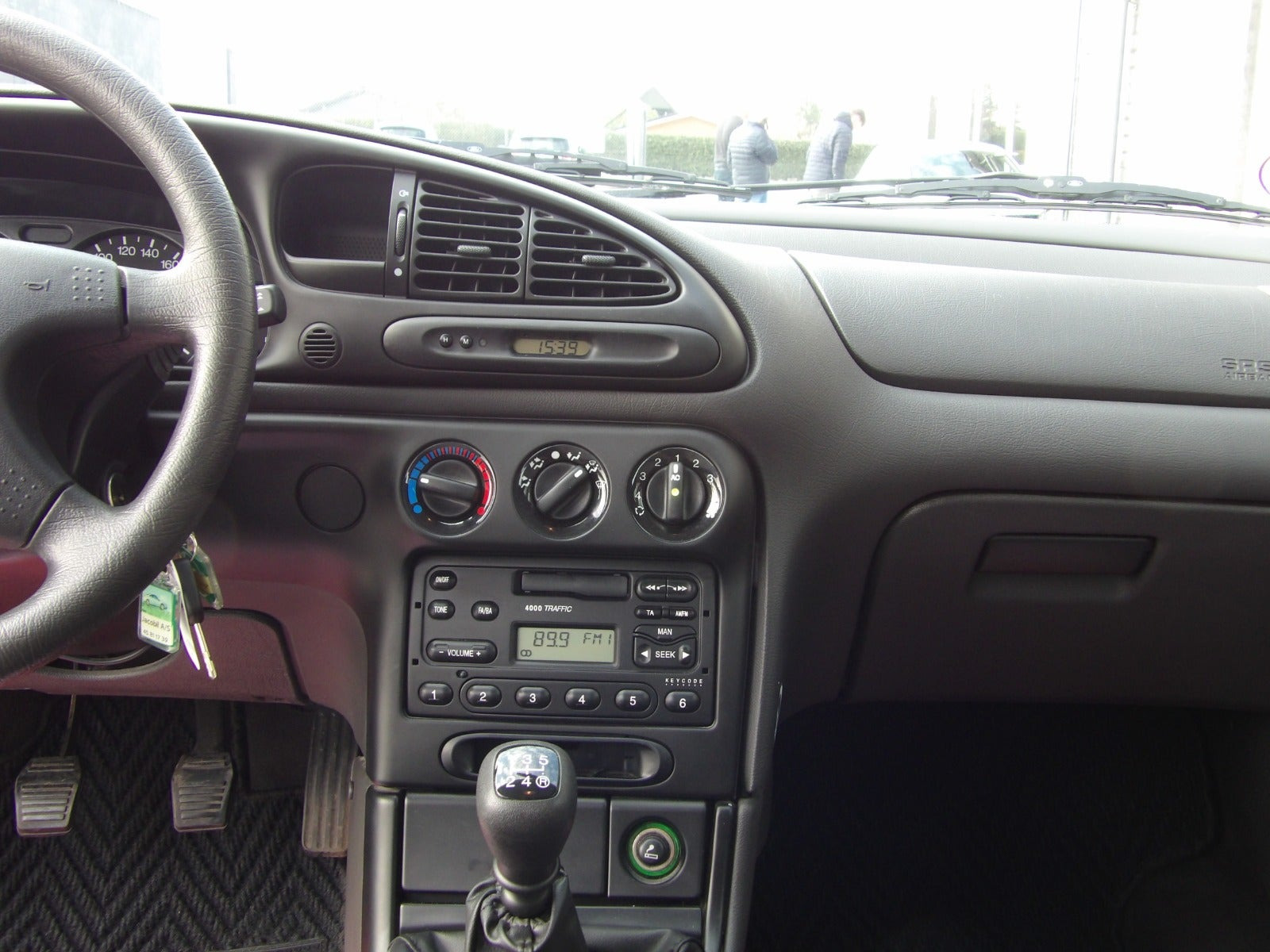Blå Ford Mondeo fra 2000