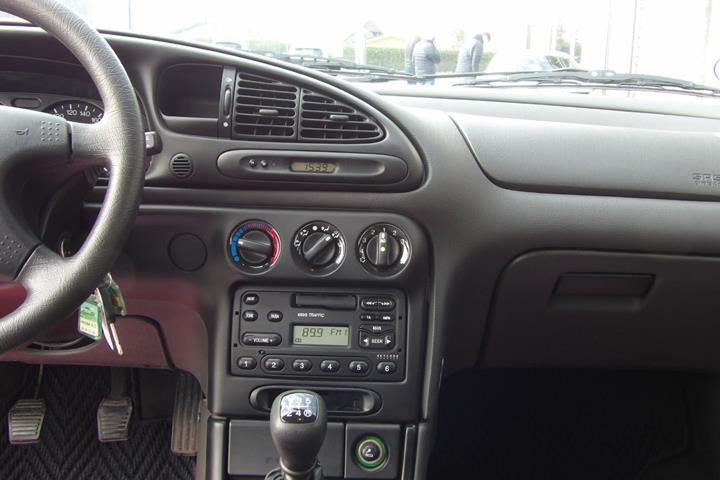Blå Ford Mondeo fra 2000