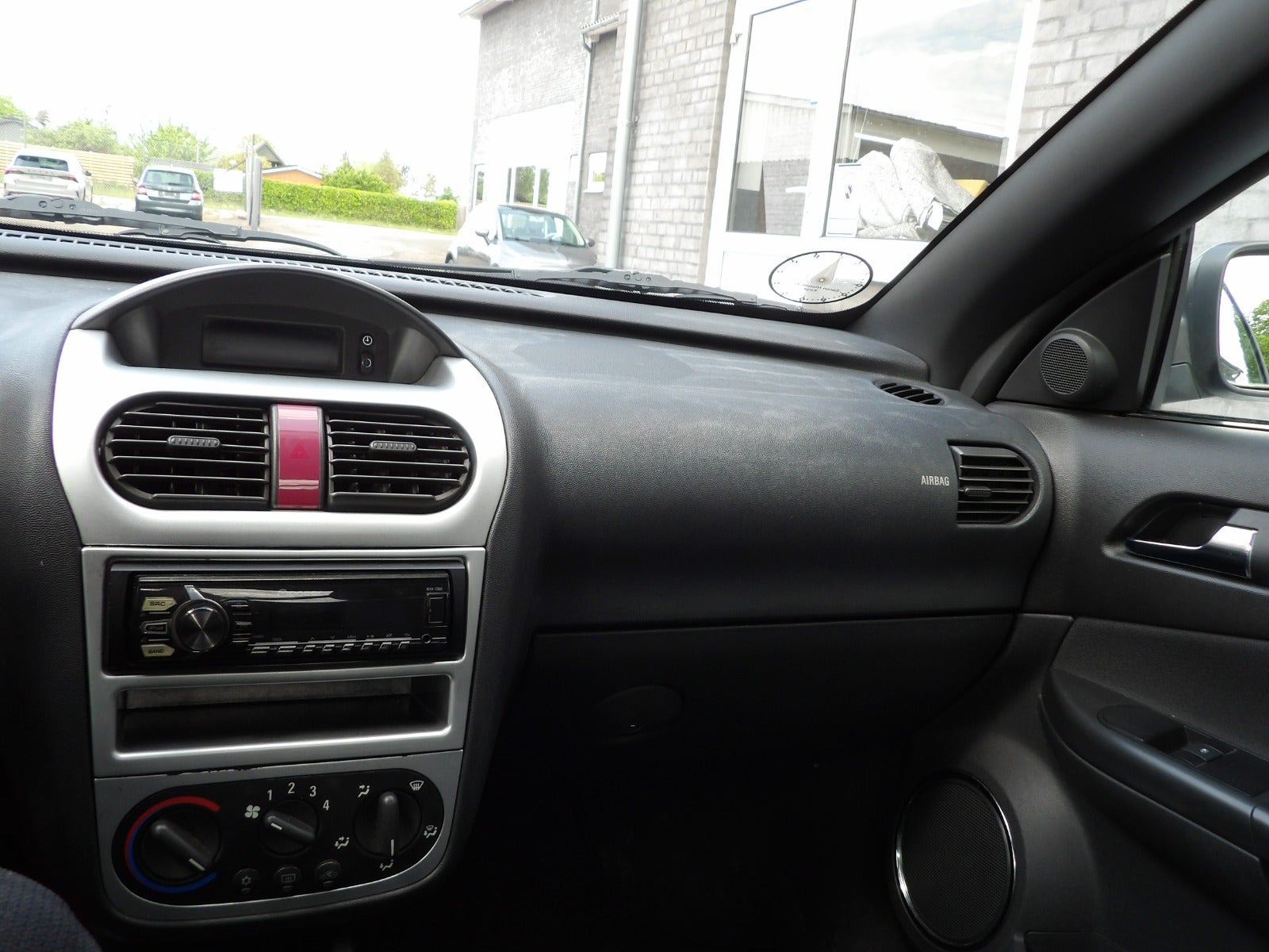 Sølv Opel Tigra fra 2005