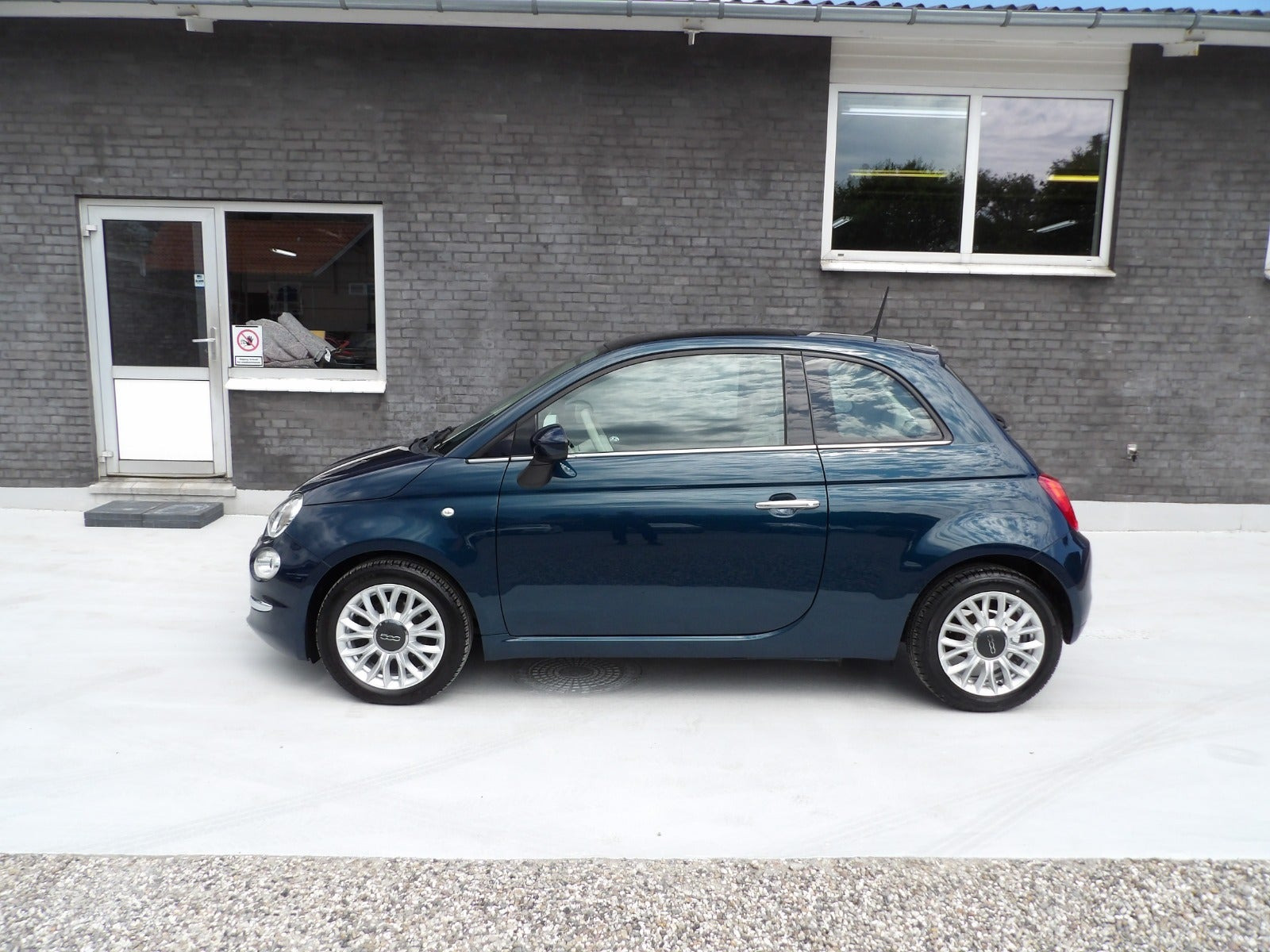 Blå Fiat 500 fra 2016