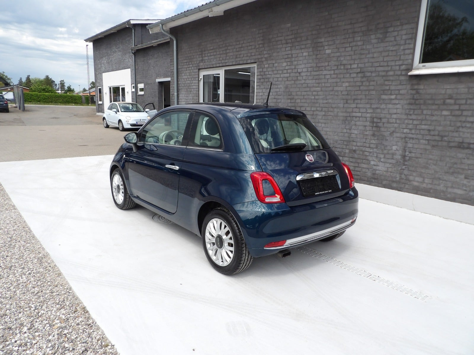 Blå Fiat 500 fra 2016