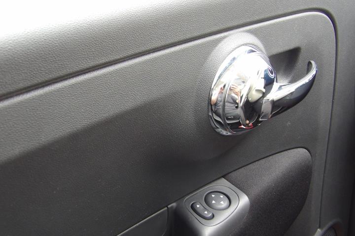 Blå Fiat 500 fra 2016