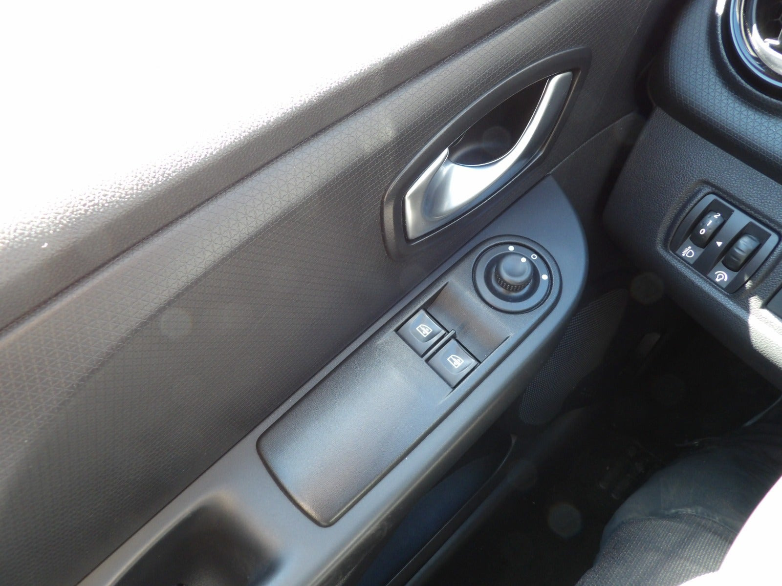 Rød Renault Clio IV fra 2015